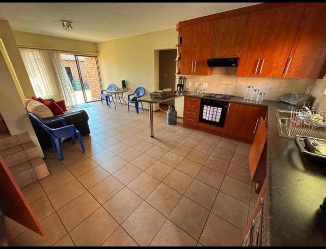 3 BEDROOM TOWNHOUSE FOR SALE IN EDLEEN